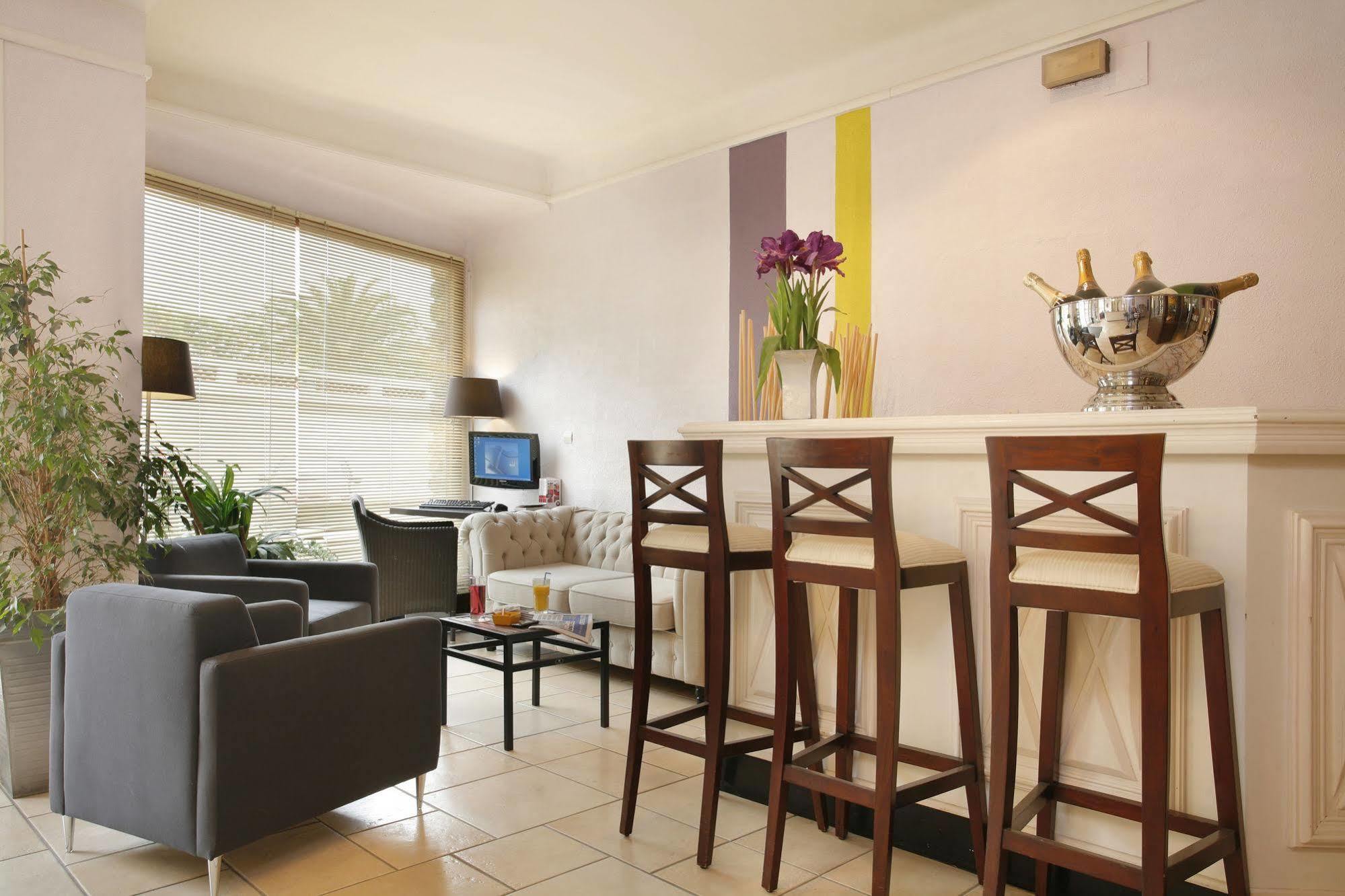 Hotel The Originals Perpignan Sud Le Grillon D'Or Le Boulou Buitenkant foto